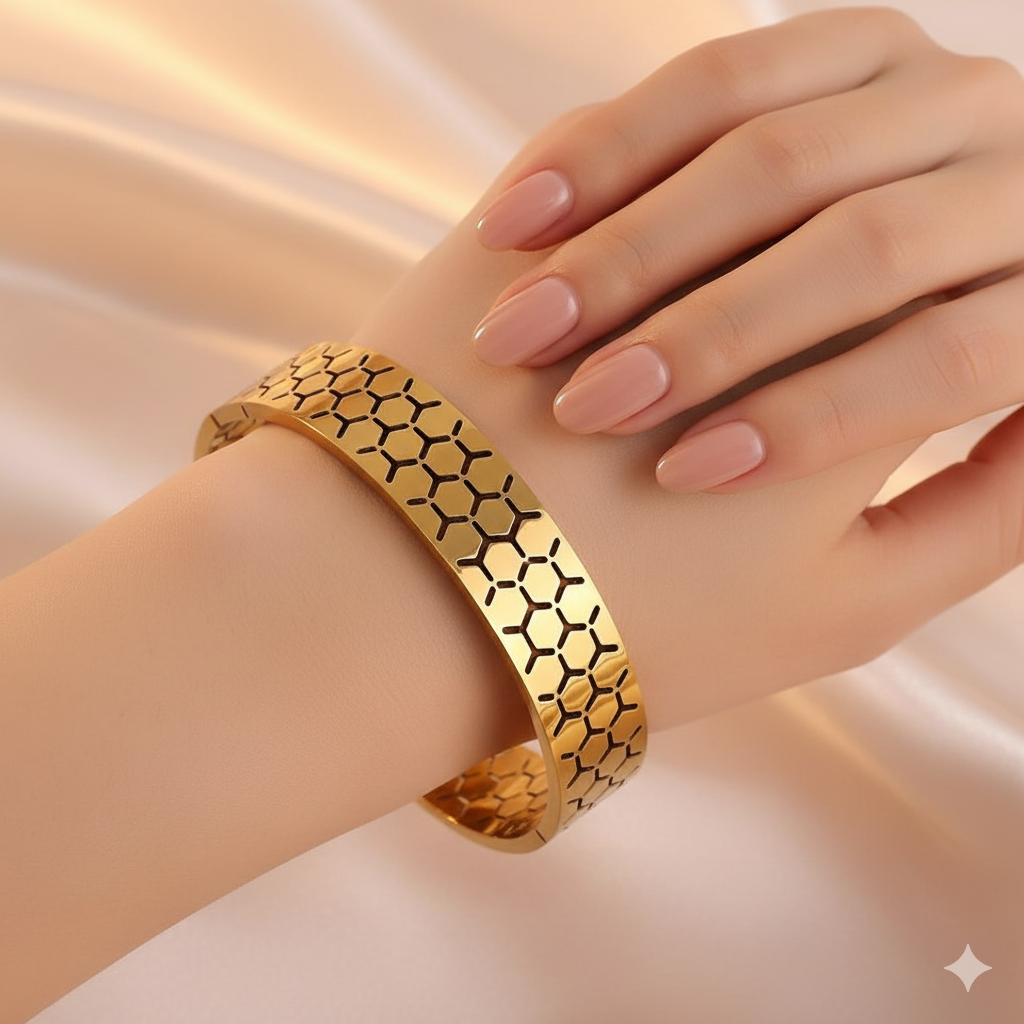 Wide pattern handcuff