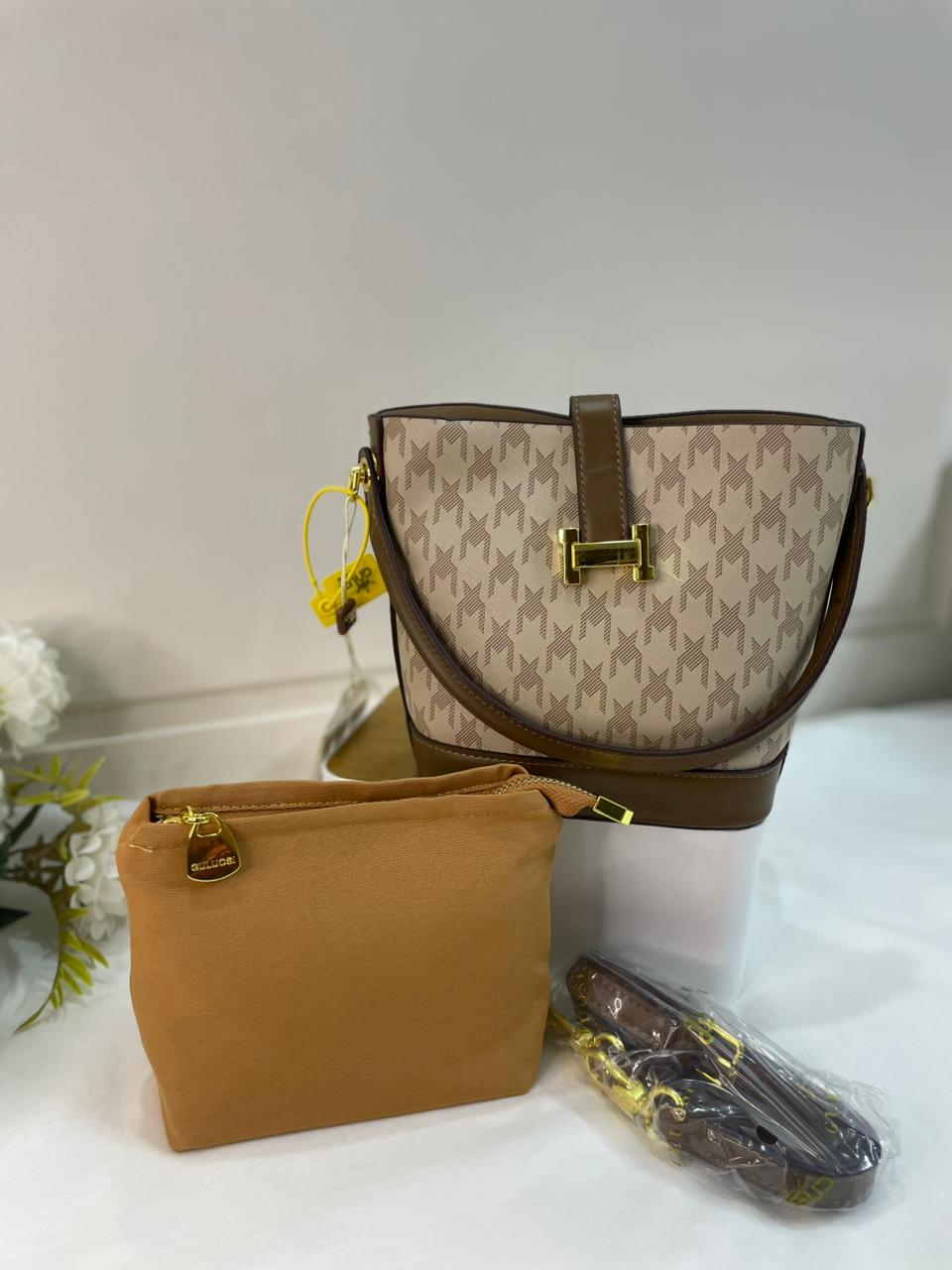 Bucket bag with pouch