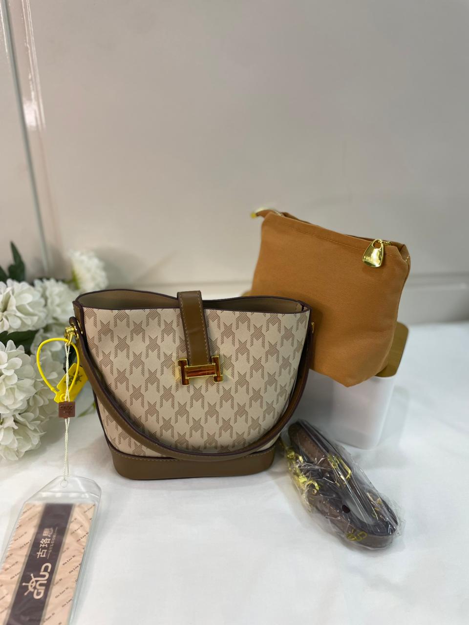 Bucket bag with pouch